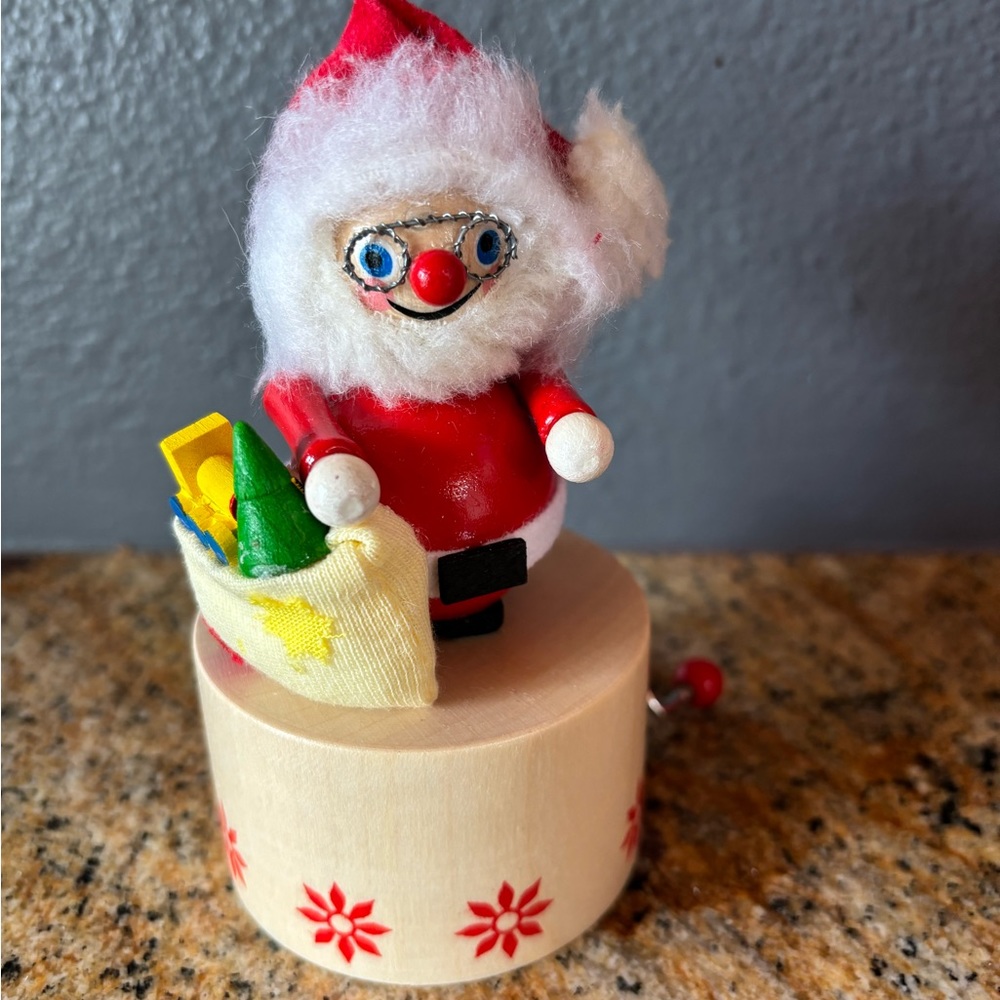 Christmas collectible Steinbach Germany music box  Santa plays Silent Night